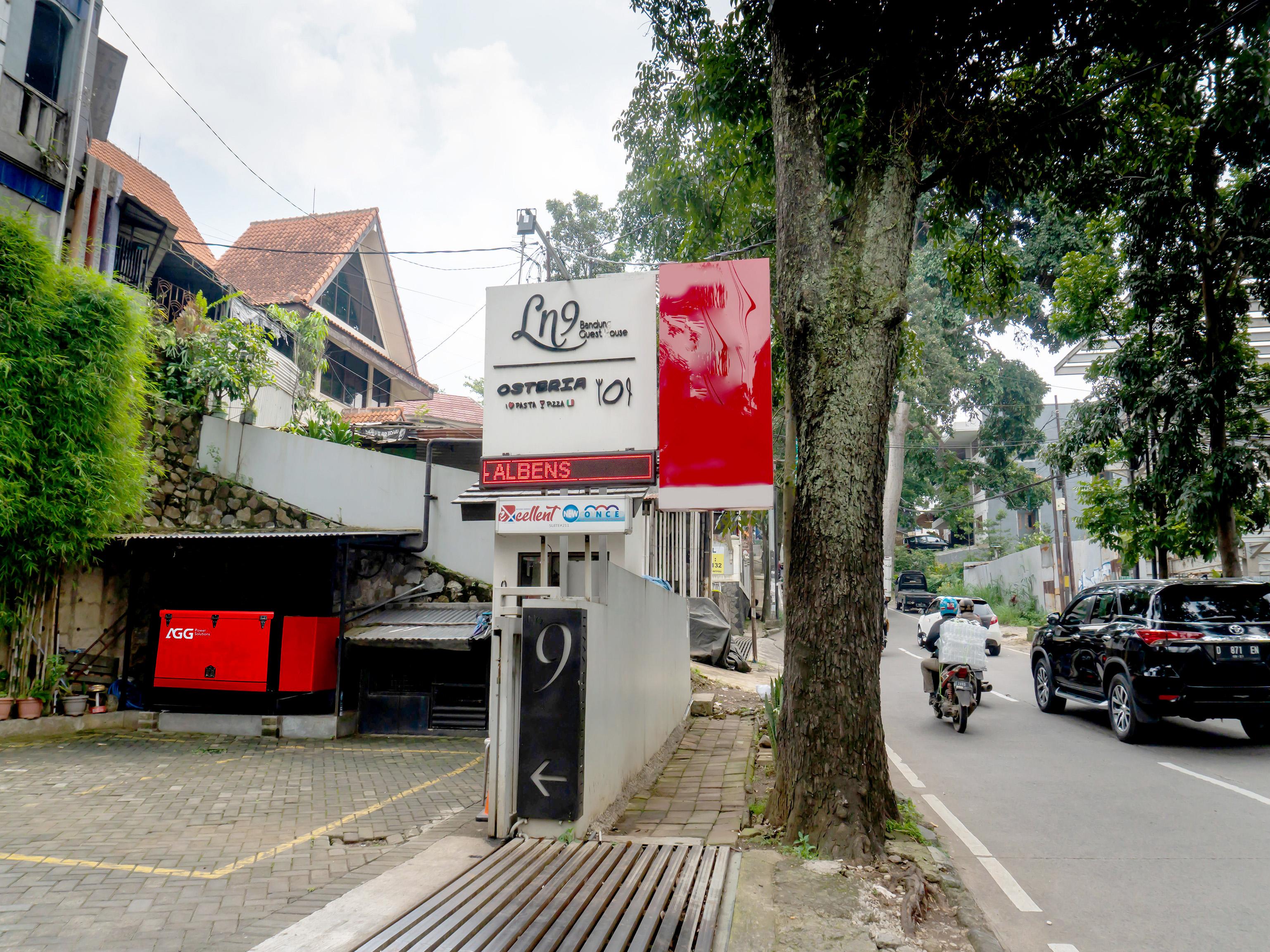 Ln9 Bandung Guest House Exterior foto